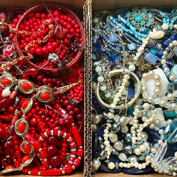 Estate Vintage to Modern Costume Jewelry 1 LB WEARABLE Grab Bag Resell Bulk Lot - Picture 13 of 16